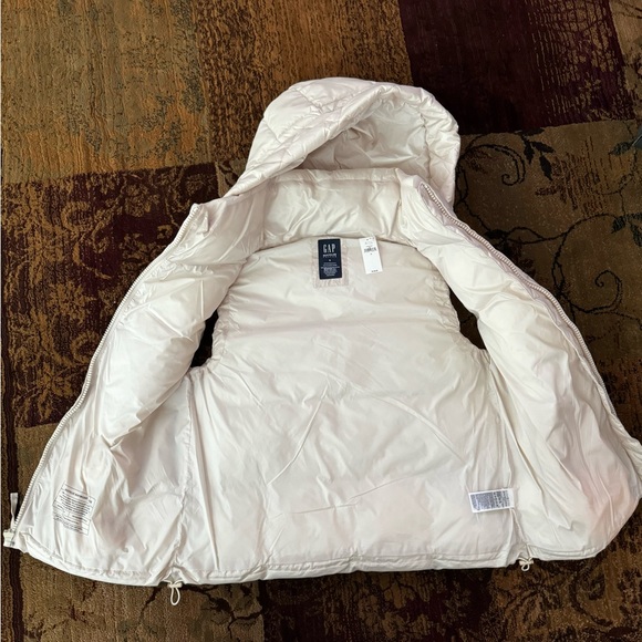 Gap women’s recycled puffer vest - Picture 3 of 9
